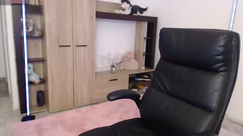 Nico online show from December 4, 2:05 pm