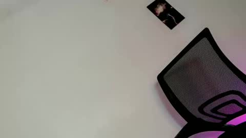 ITS ME NICOLE online show from April 11, 7:45 am