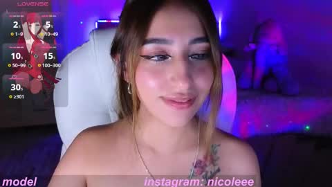 Snapshot of nicole_edwards chatting on October 3, 12:53 am Nicole online show from October 3, 12:53 am