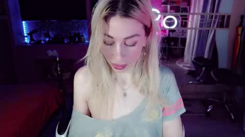 Nicole online show from December 13, 11:55 pm