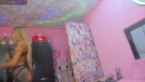 nicole_rosales online show from April 15, 7:58 pm