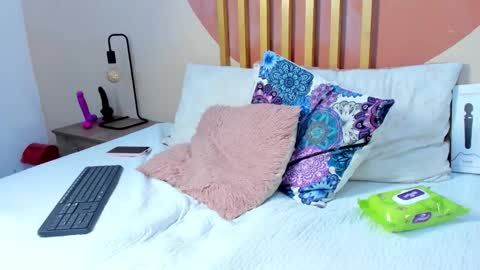 N i c o l e  online show from March 30, 8:53 pm