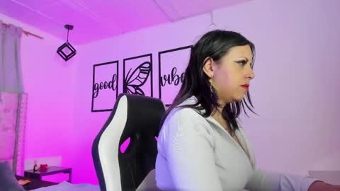 nicolee millerr online show from April 22, 12:34 pm