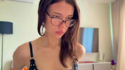 nicolekira online show from April 24, 10:17 am