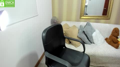 Snapshot of nicolettcolin chatting on October 1, 6:29 pm Nicolettcolin online show from October 1, 6:29 pm