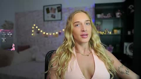 nicolette__shea_ online show from February 17, 1:55 pm