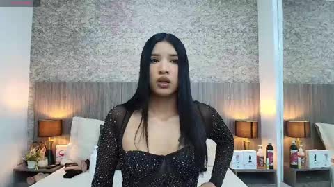 Nicolle Alvarez online show from April 19, 11:33 am