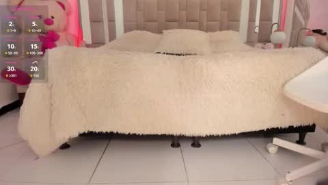 Nicolle online show from September 9, 1:44 pm