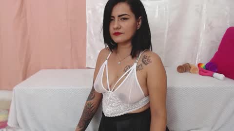 Snapshot of nicolle_gomes chatting on September 26, 10:18 pm nicolle gomes online show from September 26, 10:18 pm
