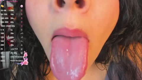 nicolle_hanks1 online show from April 24, 2:46 am