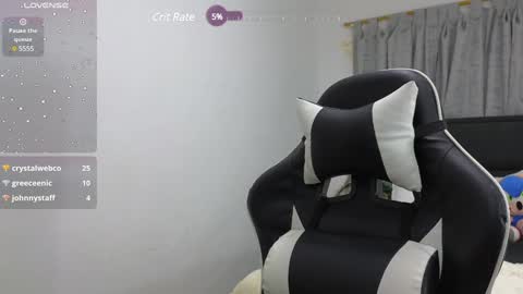 Nicolle online show from December 18, 2:10 am