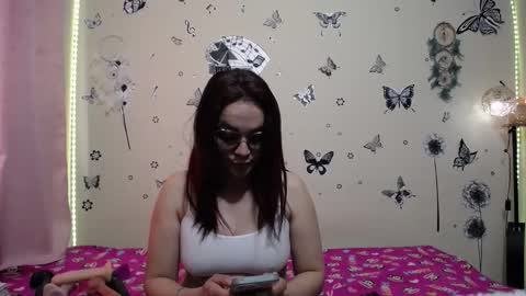nicolle_sky online show from October 28, 5:03 pm