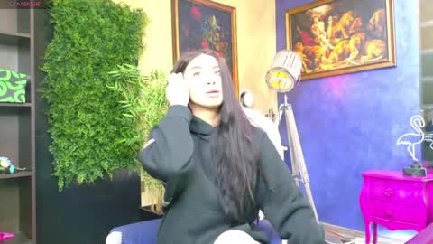 Nicolle online show from April 20, 9:01 am