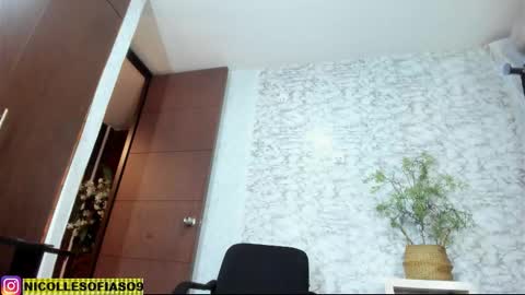 nicollesofia3 online show from October 16, 10:41 pm