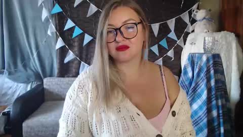 Snapshot of nikaskylink chatting on October 4, 6:00 am Nika online show from October 4, 6:00 am