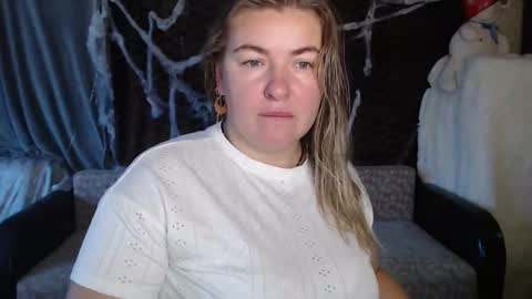 Snapshot of nikaskylink chatting on November 1, 4:22 am Nika online show from November 1, 4:22 am