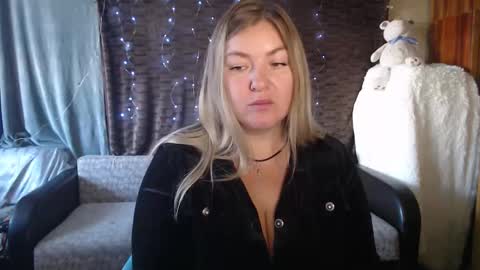 Snapshot of nikaskylink chatting on October 8, 6:19 am Nika online show from October 8, 6:19 am