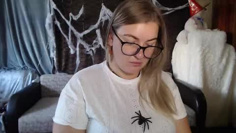 Snapshot of nikaskylink chatting on October 30, 5:08 am Nika online show from October 30, 5:08 am