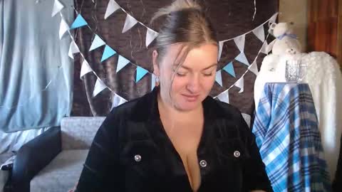 Snapshot of nikaskylink chatting on October 3, 5:05 am Nika online show from October 3, 5:05 am