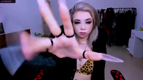 nikigoddesss online show from April 2, 5:26 am