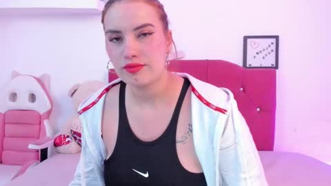 Snapshot of nikii_28 chatting on January 11, 10:40 pm Nikii  online show from January 11, 10:40 pm