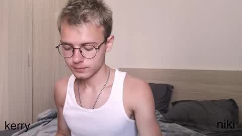 Snapshot of nikikerry_cum_ chatting on October 1, 4:00 am nikikerry_cum_ online show from October 1, 4:00 am