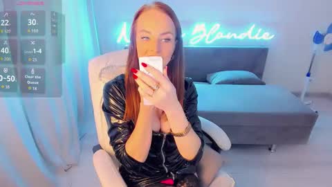 nikki_blondiee online show from October 20, 3:00 am