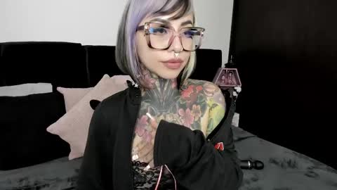 Nikki Ramone   online show from February 26, 5:24 am