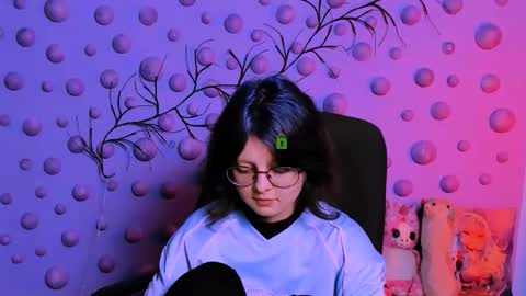 nila_luxe online show from December 17, 8:59 pm