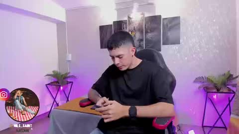 Snapshot of nils_saint chatting on September 17, 4:05 am Nils online show from September 17, 4:05 am
