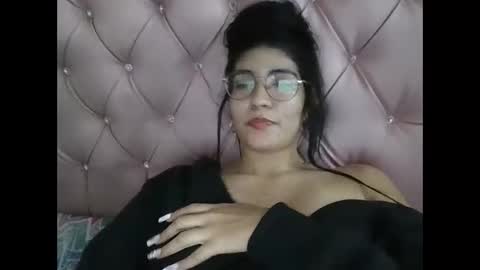 ninaa_velvett online show from April 9, 4:49 am