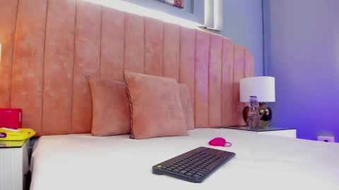 Nina  online show from April 7, 2:35 am