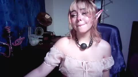 Snapshot of ninamon206063 chatting on October 8, 4:13 pm NIina Mon online show from October 8, 4:13 pm