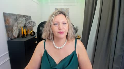 ninastarle online show from April 2, 4:42 am