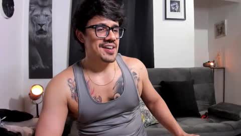 Snapshot of nipsfetich chatting on October 26, 12:33 am Steven online show from October 26, 12:33 am