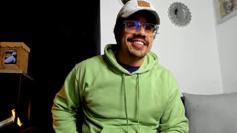 Snapshot of nipsfetich chatting on March 1, 5:20 am Steven online show from March 1, 5:20 am