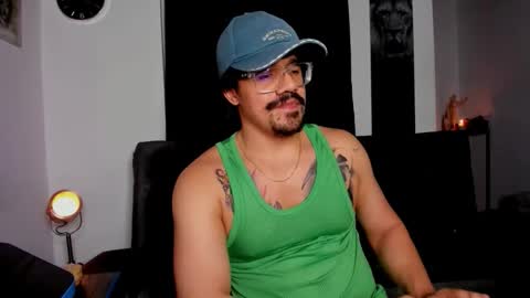 Snapshot of nipsfetich chatting on October 10, 6:52 am Steven online show from October 10, 6:52 am