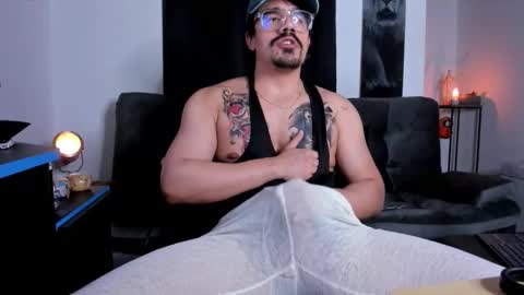 Snapshot of nipsfetich chatting on October 6, 3:24 am Steven online show from October 6, 3:24 am