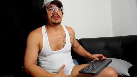 Snapshot of nipsfetich chatting on March 4, 3:33 am Steven online show from March 4, 3:33 am