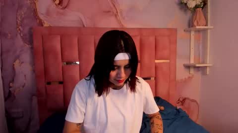 Snapshot of nixielee__ chatting on September 12, 7:43 am Nixie online show from September 12, 7:43 am