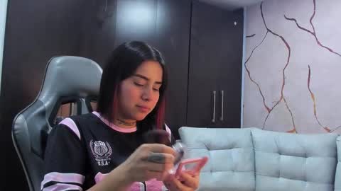 Snapshot of nixielee__ chatting on September 23, 3:00 am Nixie online show from September 23, 3:00 am