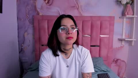 Snapshot of nixielee__ chatting on September 19, 3:10 am Nixie online show from September 19, 3:10 am