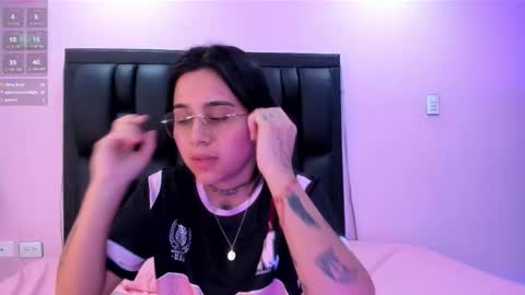 Snapshot of nixielee__ chatting on October 6, 5:53 pm Nixie online show from October 6, 5:53 pm
