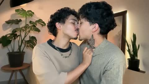 noah_and_steven online show from June 1, 2:57 am