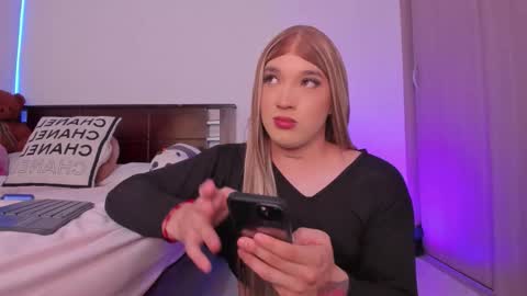 Sara  online show from February 12, 5:33 am