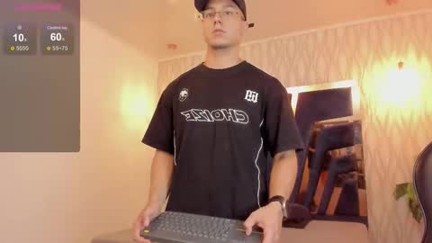 Noah online show from February 25, 6:00 pm