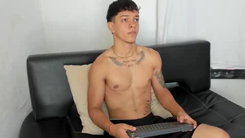 Snapshot of noah_cole_ chatting on October 12, 4:10 pm Noah online show from October 12, 4:10 pm