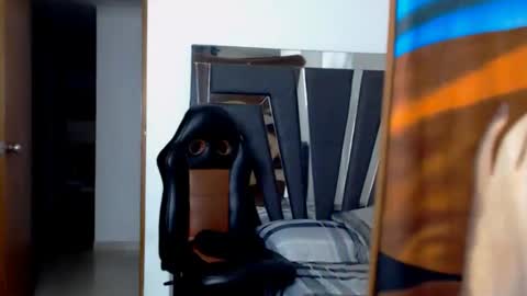 Noah Harris01 online show from December 5, 9:55 am