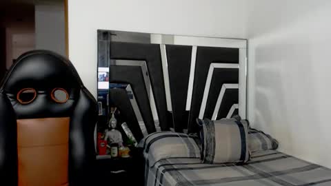 Noah Harris01 online show from November 12, 9:17 pm