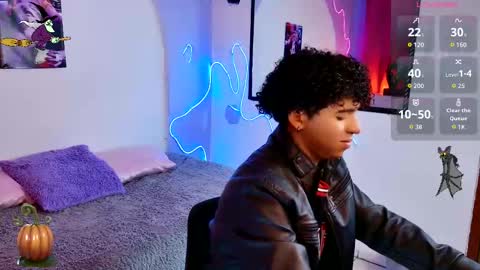 noah_smith04 online show from October 25, 8:31 pm